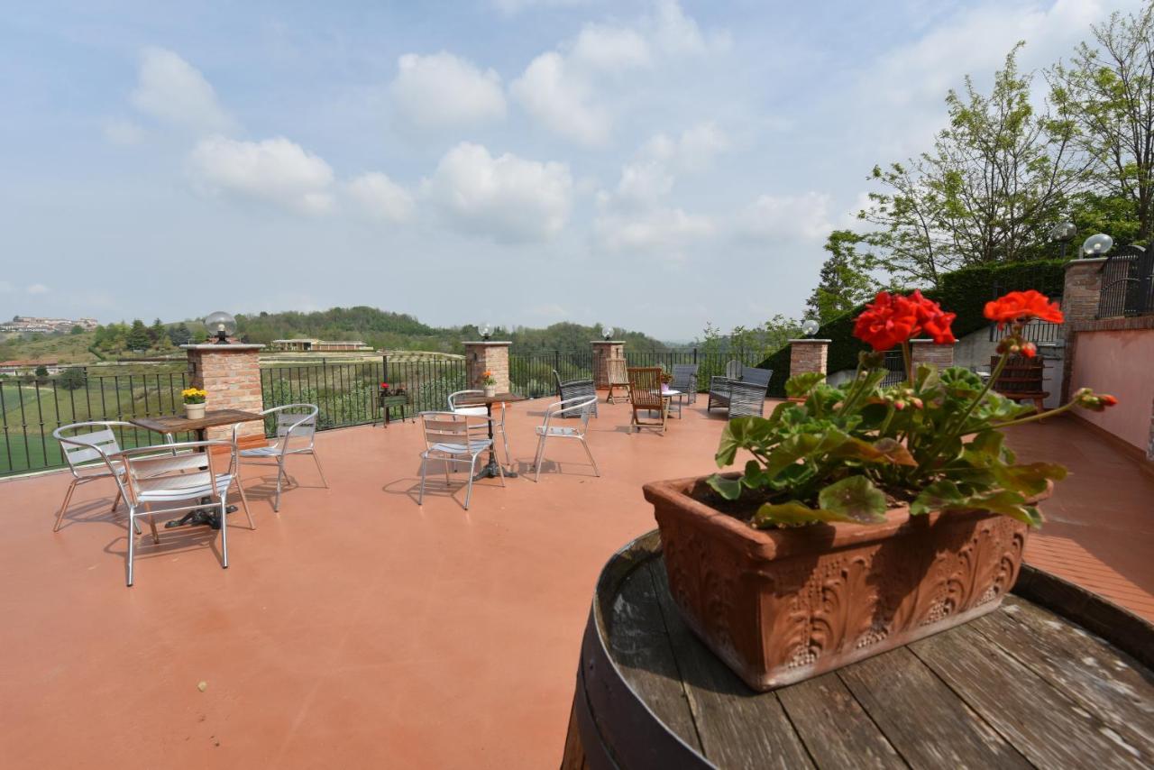 Hotel Ristorante Borgovecchio Montegrosso dʼAsti Exterior foto
