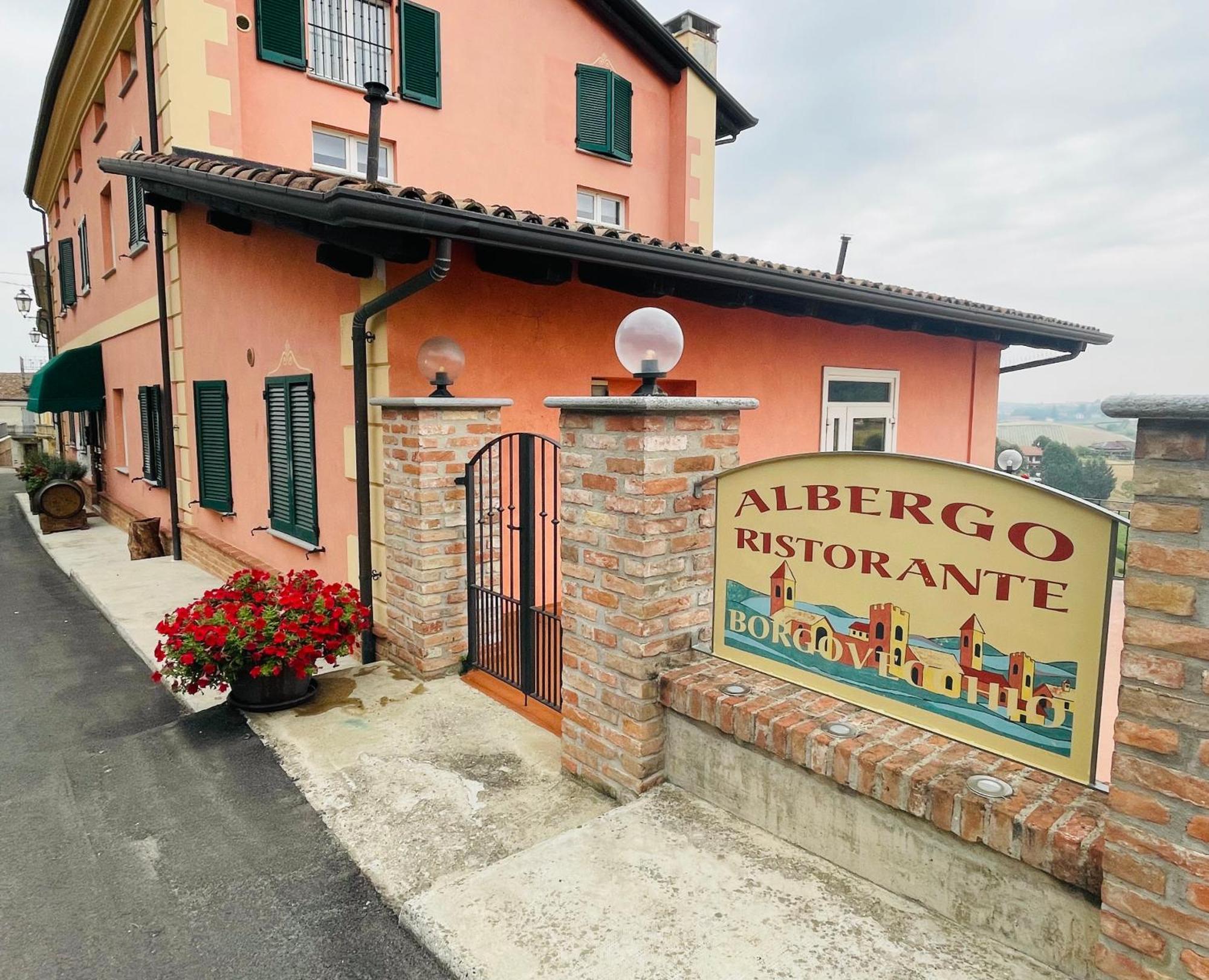Hotel Ristorante Borgovecchio Montegrosso dʼAsti Exterior foto